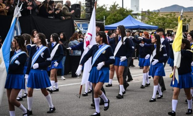 Desfile del 25 de Mayo: las escuelas y agrupaciones pueden inscribirse hasta el martes 20