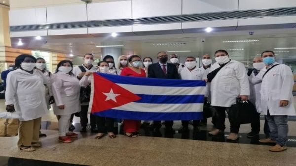 Llegan a África tres nuevas brigadas médicas cubanas