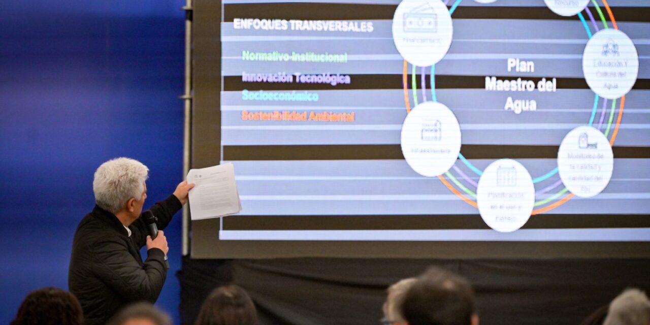 Poggi encabezó un foro participativo de propuestas para el Plan Maestro del Agua