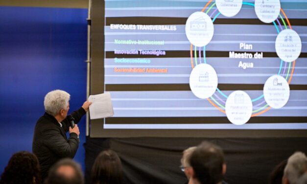 Poggi encabezó un foro participativo de propuestas para el Plan Maestro del Agua
