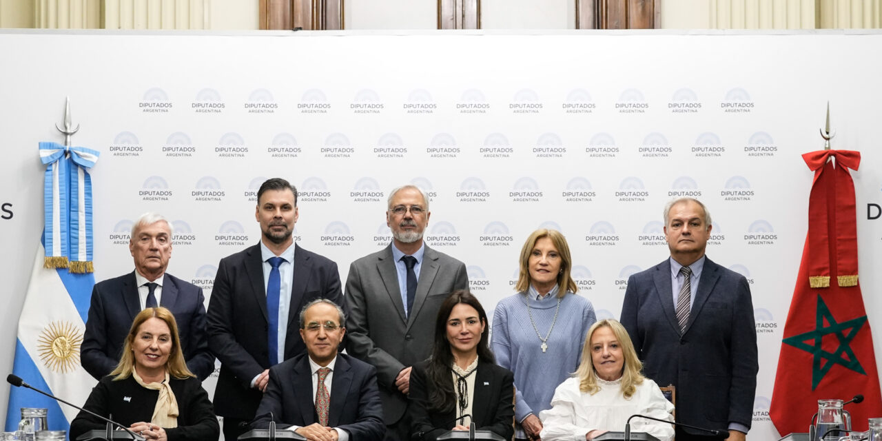 Carlos Almena asumió un rol clave en la diplomacia parlamentaria al integrar los Grupos de Amistad con Marruecos y Ucrania