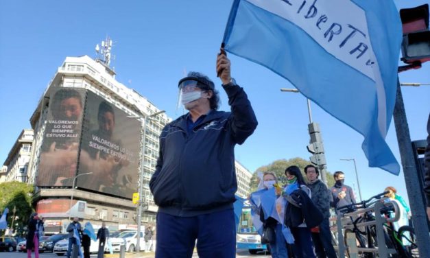La marcha de los contagios: los anticuarentena en el Obelisco