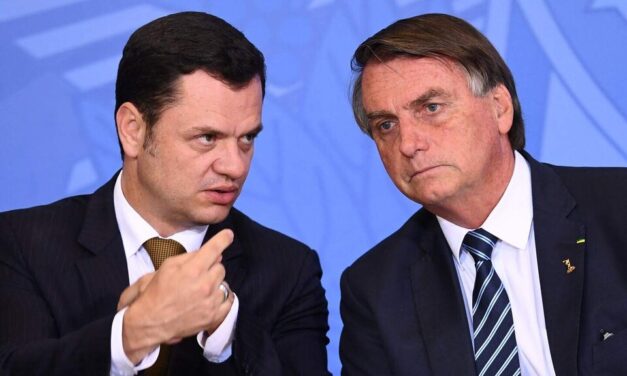 Brasil: Congelan las cuentas de Bolsonaro y detienen a su ministro de Justicia