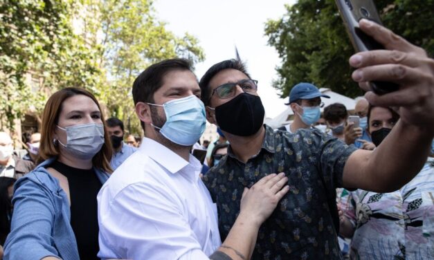 Chile: Boric lidera las encuestas, mientras Kast intenta contraatacar sin éxito