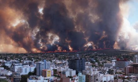 Incendios en Córdoba: el fuego ya llegó a las casas y hay personas evacuadas
