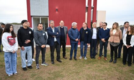 El Gobernador entregó la primeras casas construida en su segunda gestión