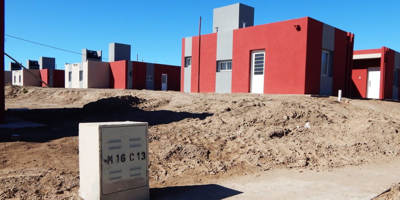 Las nuevas viviendas en Juana Koslay tienen gran adelanto y ya se trabaja en las terminaciones