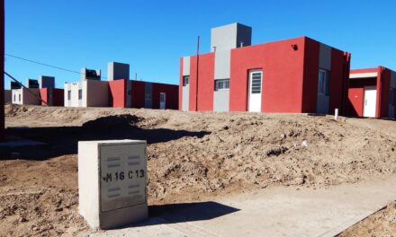 Las nuevas viviendas en Juana Koslay tienen gran adelanto y ya se trabaja en las terminaciones