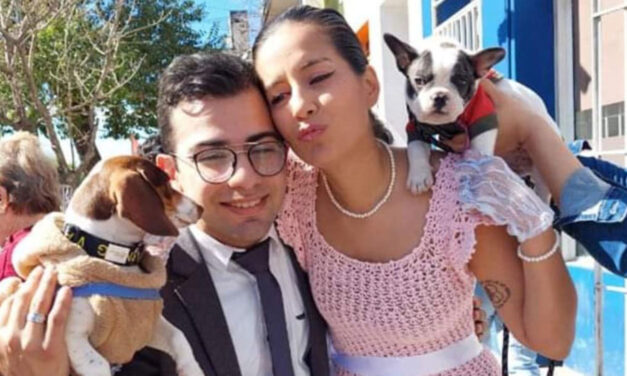 Marcha a un mes de la desaparición de Cecilia: tiñeron de rosa el puente que une Chaco y Corrientes