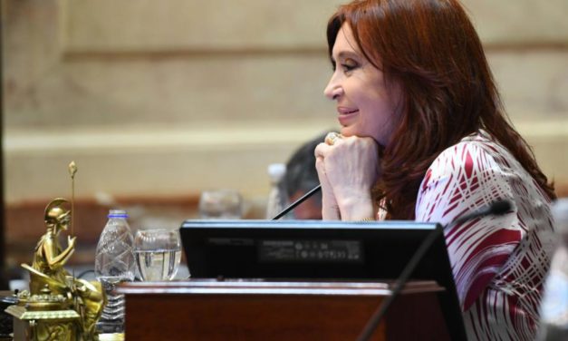 «Sorpresas te da la vida», Cristina Kirchner cruzó a Infobae y elogió a La Nación