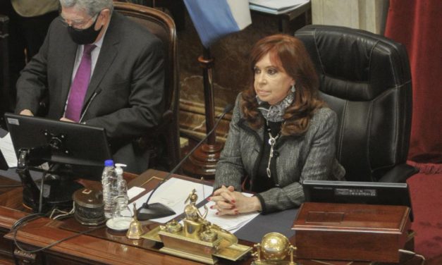 Cristina Kirchner: revocan su procesamiento en un tramo de la polémica causa cuadernos