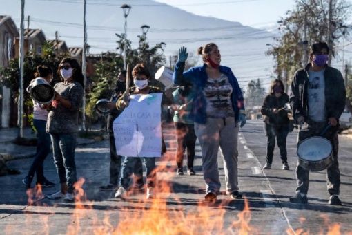 Protestas en Santiago contra gestión de Piñera ante la Covid-19