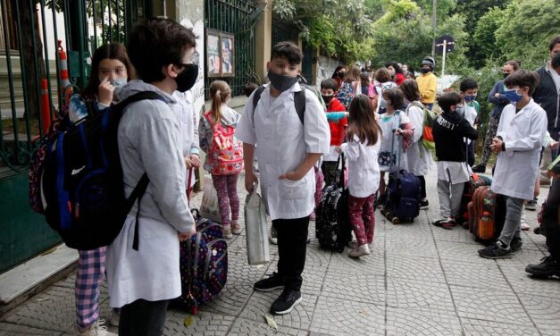 Una hora más de clase en las escuelas primarias