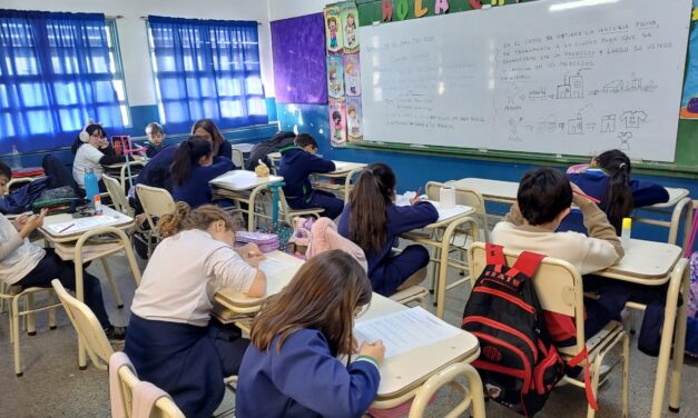 Tras el receso invernal, los estudiantes retornan a las aulas este lunes