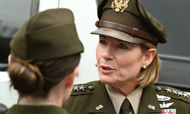 Una vez más llega la jefa del Comando Sur de Estados Unidos, Laura Richardson