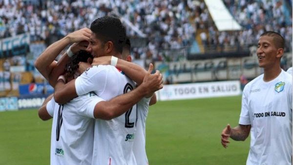 Costa Rica reanuda fútbol pese al riesgo de la Covid-19