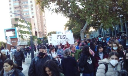 Docentes vuelven a machar contra el gobierno de Rodríguez Saá