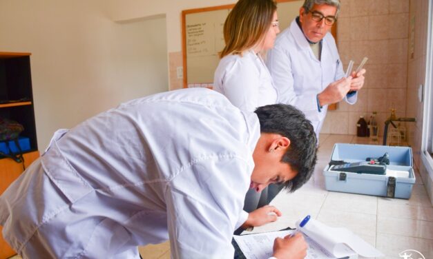 Analizarán el agua que sale en las viviendas de Juana Koslay