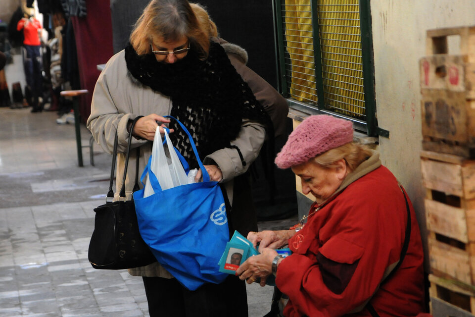 La licuación de los haberes jubilatorios explica, en el primer semestre del año, el 27,7 por ciento del superávit fiscal 