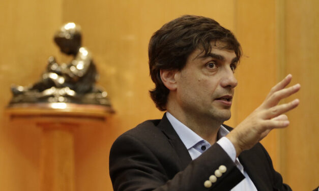 El ex ministro Lacunza advirtió sobre los altos costos fijos de las familias 