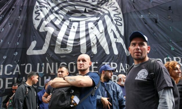 Sentados a la mesa pero sin acuerdo a la vista