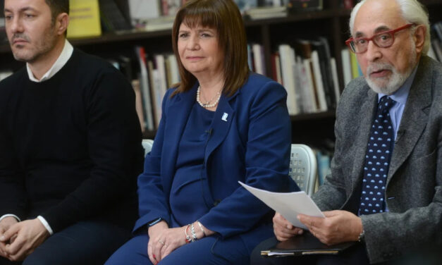 Bullrich presentó a su consejo de asesores, con Santiago Kovadloff a la cabeza