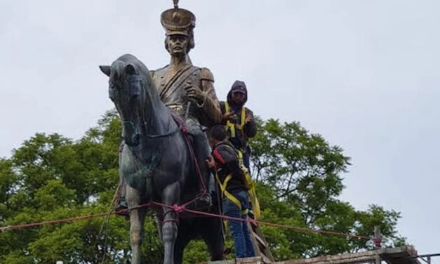 Tamayo arruinó la estatua de Pringles