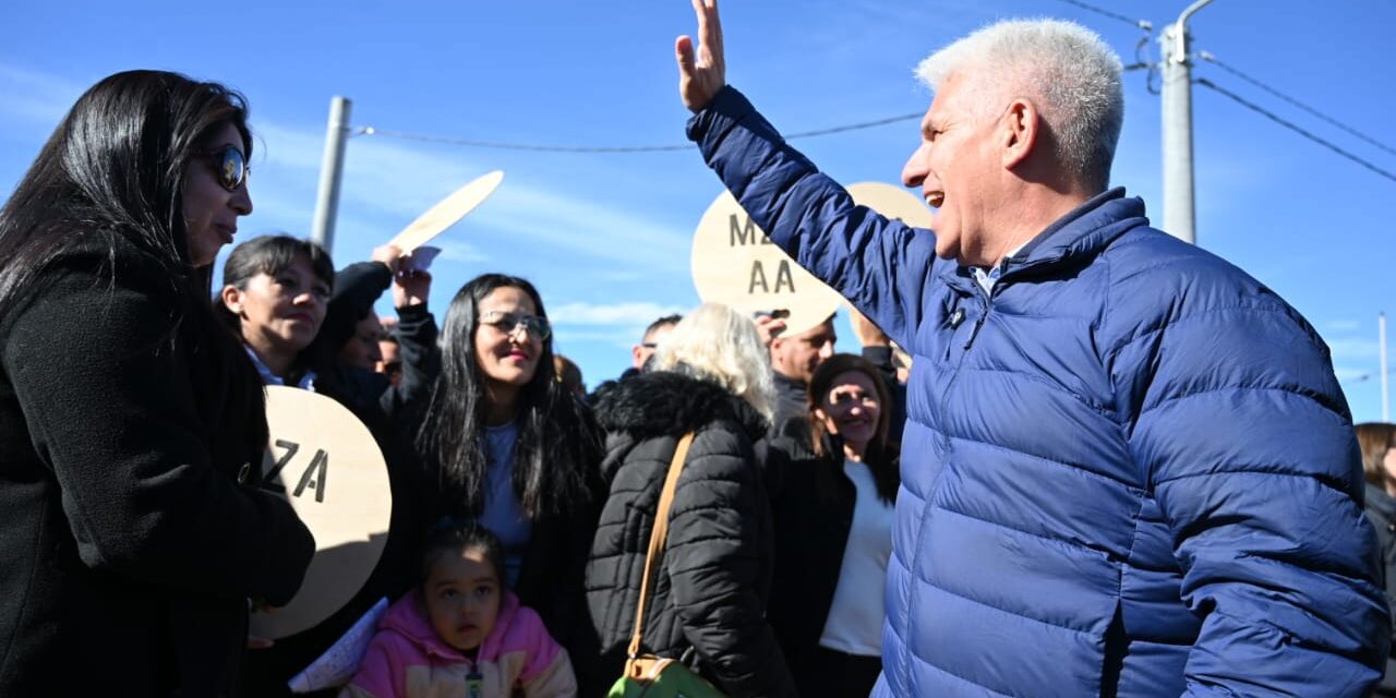 Poggi y 800 familias de San Luis hicieron la última visita de obra de sus viviendas