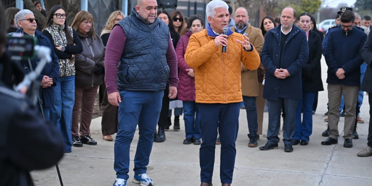Poggi y Frontera visitaron el avance de una obra de pavimentación de 62 cuadras