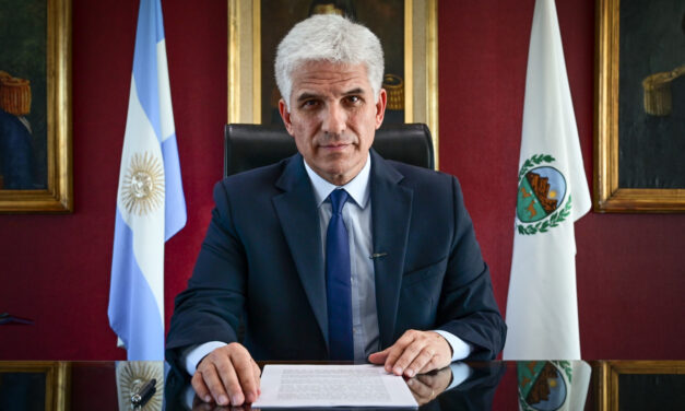 El gobernador Claudio Poggi anunció medidas para paliar la crisis social y económica