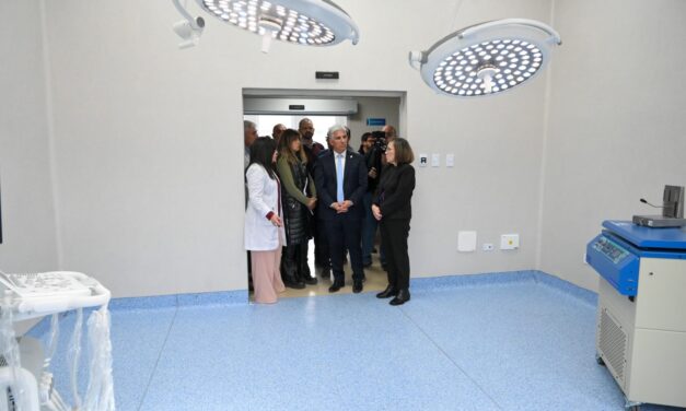 Poggi inauguró áreas refaccionadas en el Policlínico Regional y firmó un nuevo llamado a licitación