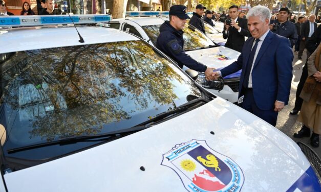 Poggi entregó en Villa Mercedes 25 móviles policiales para reforzar la seguridad