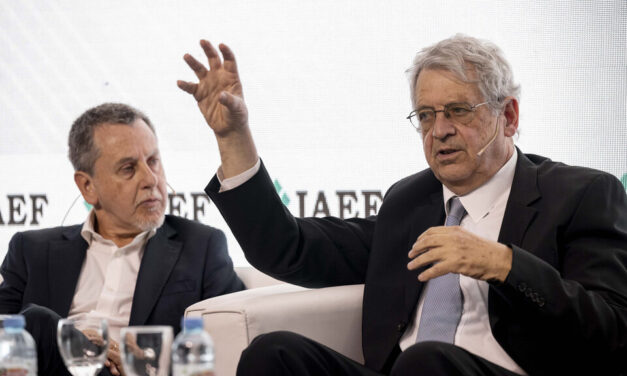 Rubinstein juega a la megadevaluación mientras Massa no está