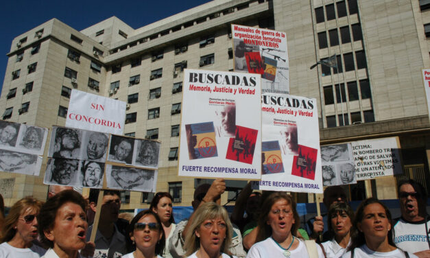 La foto que muestra a Victoria Villarruel marchando por la libertad de los genocidas